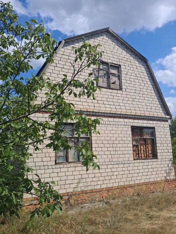 Garden plot with house
