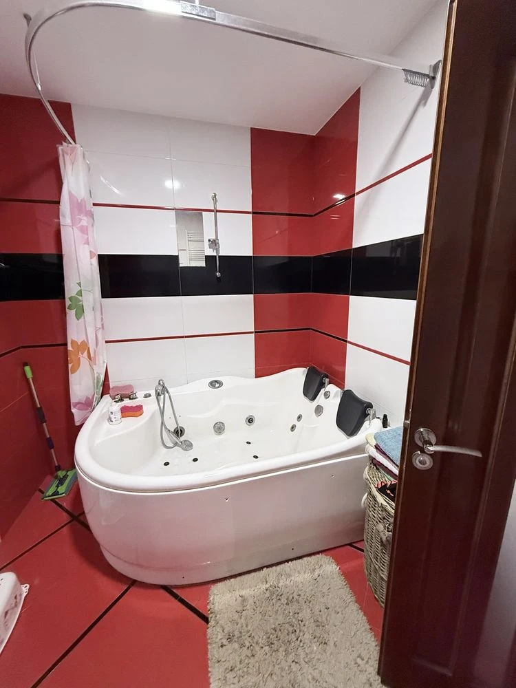 Sale of a spacious 3-room apartment, gas, Bozdoș