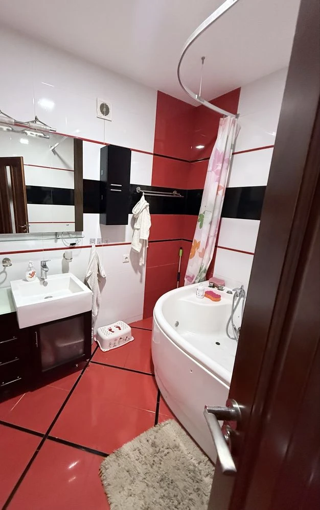 Sale of a spacious 3-room apartment, gas, Bozdoș