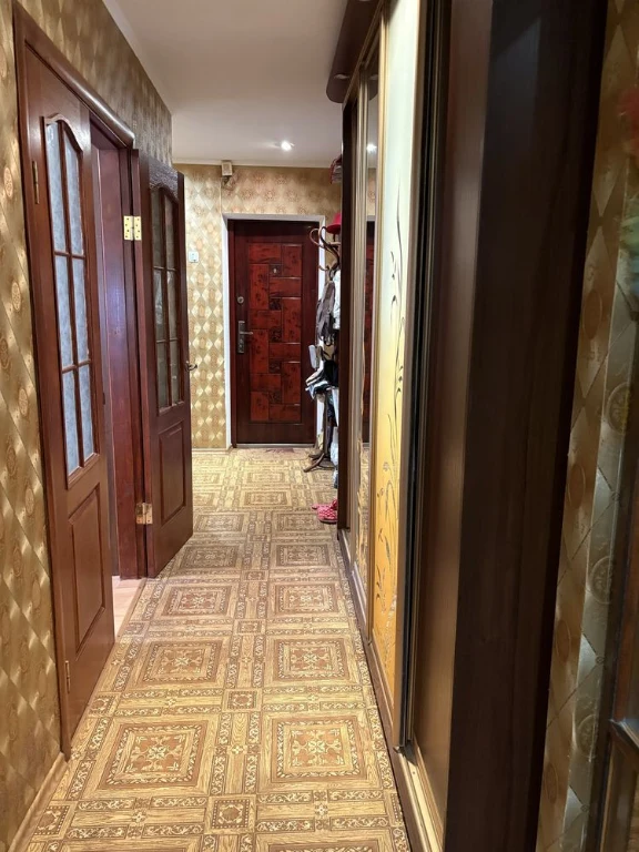 3-room apartment for sale on Mira Avenue
