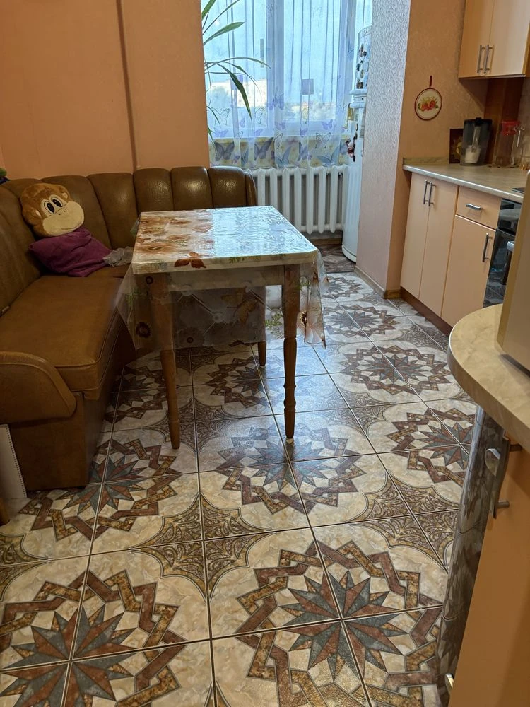 3-room apartment for sale on Mira Avenue