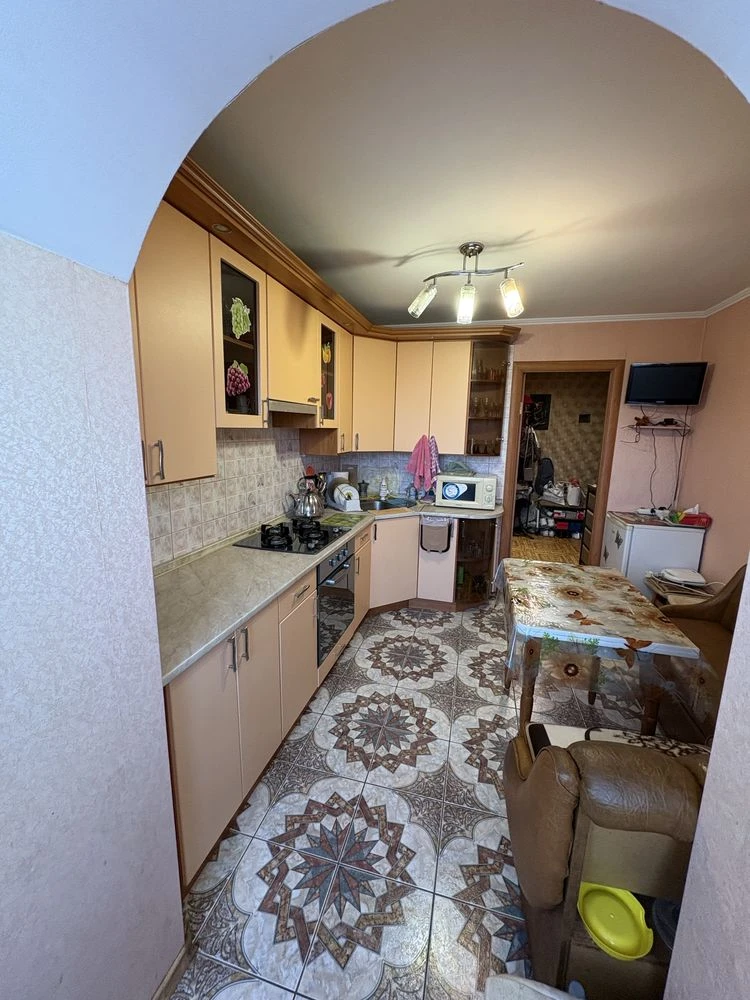 3-room apartment for sale on Mira Avenue