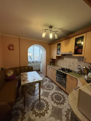 3-room apartment for sale on Mira Avenue