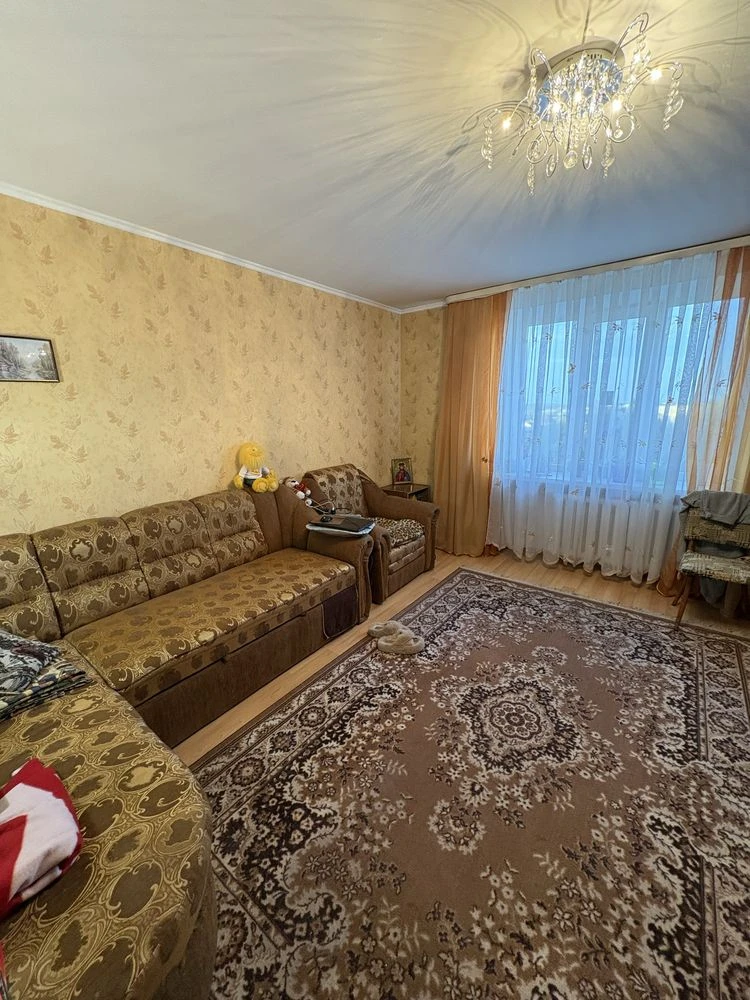 3-room apartment for sale on Mira Avenue