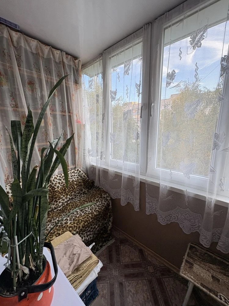 3-room apartment for sale on Mira Avenue