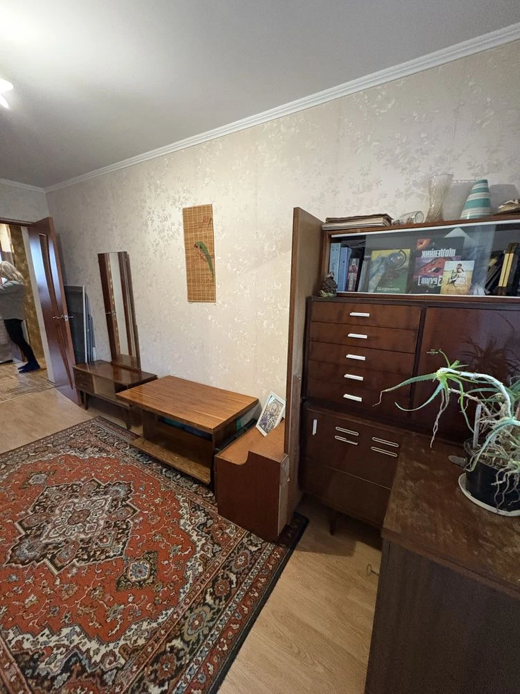 3-room apartment for sale on Mira Avenue