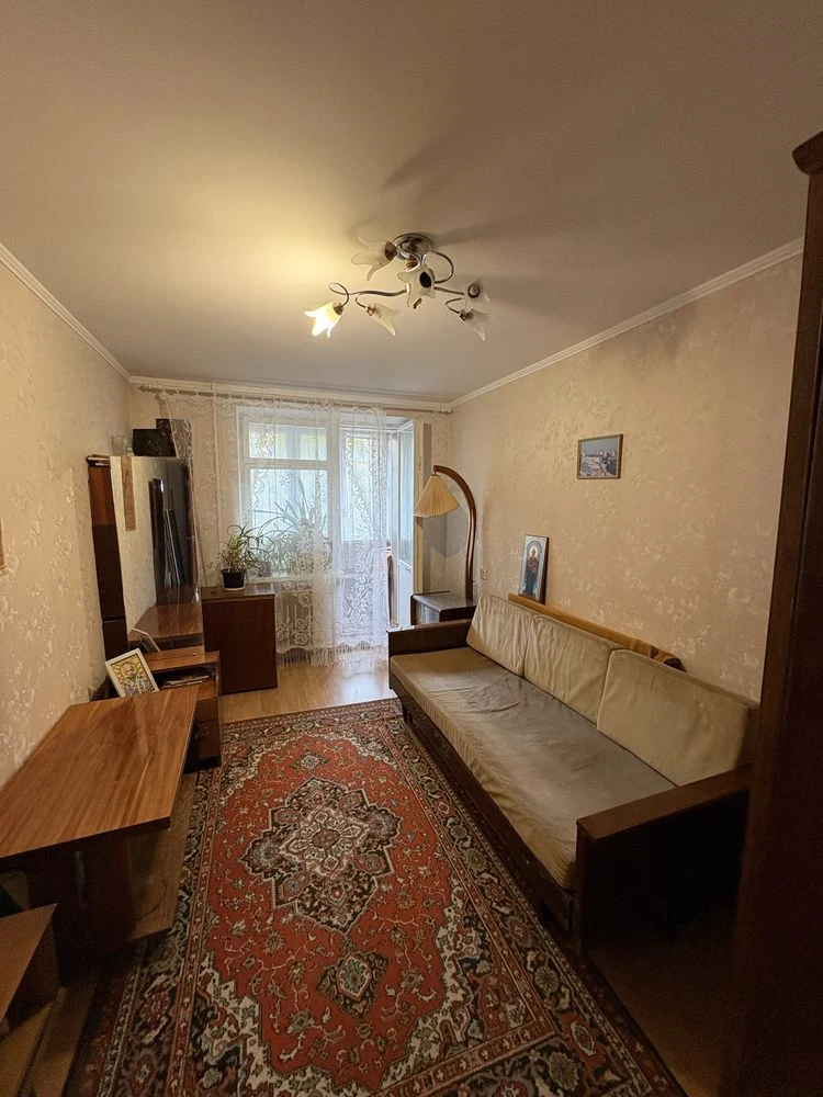 3-room apartment for sale on Mira Avenue