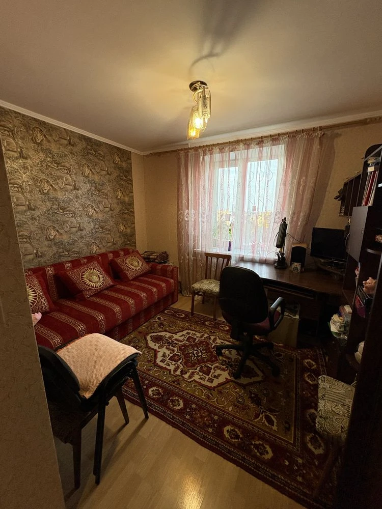 3-room apartment for sale on Mira Avenue