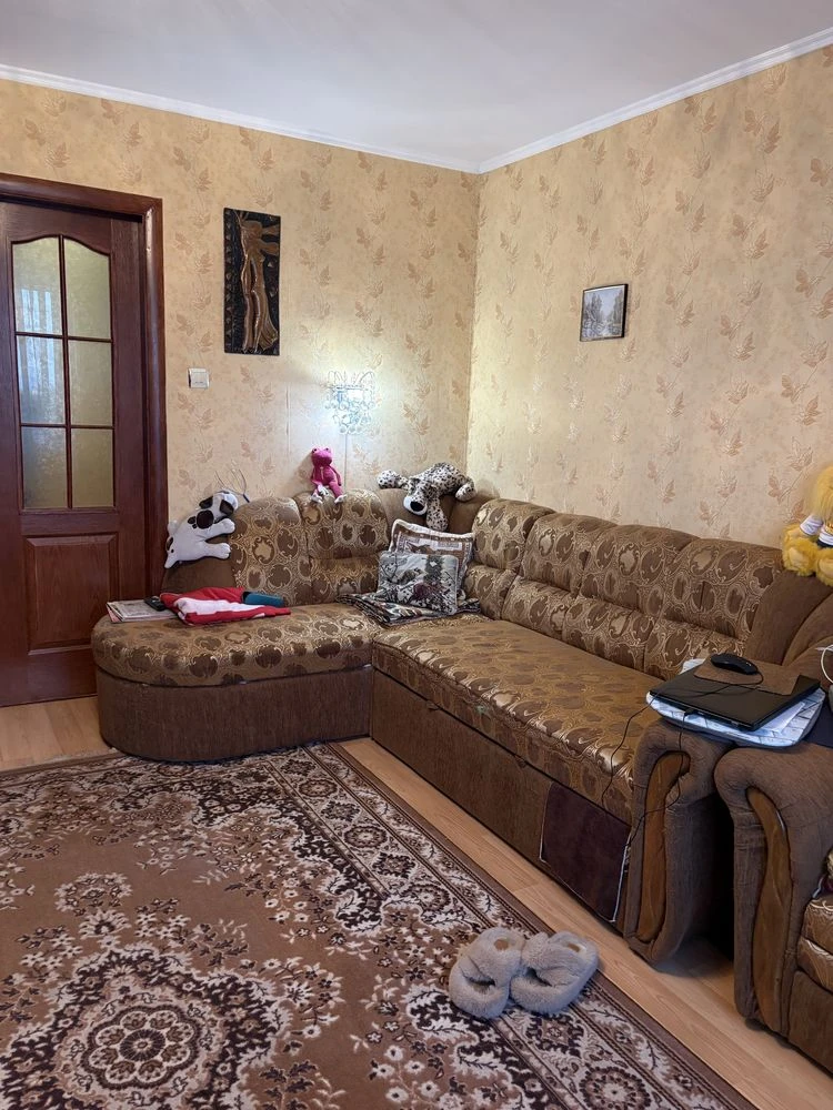 3-room apartment for sale on Mira Avenue