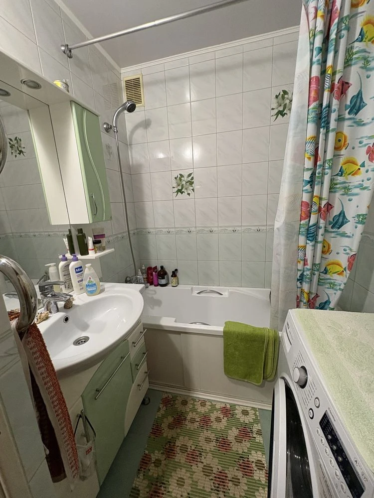 3-room apartment for sale on Mira Avenue