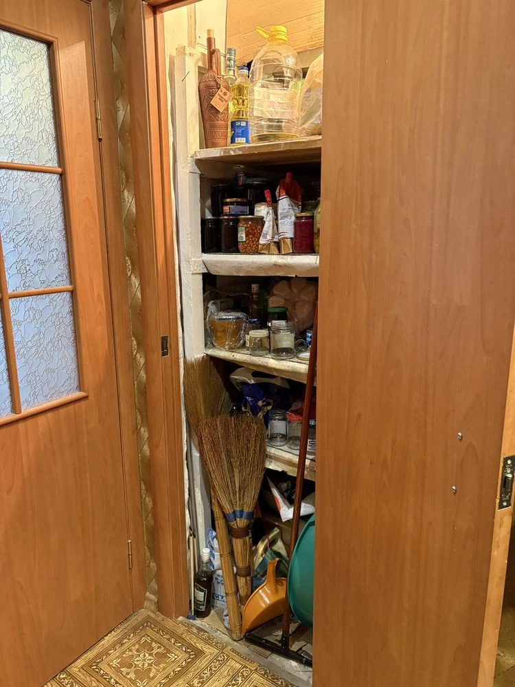 3-room apartment for sale on Mira Avenue