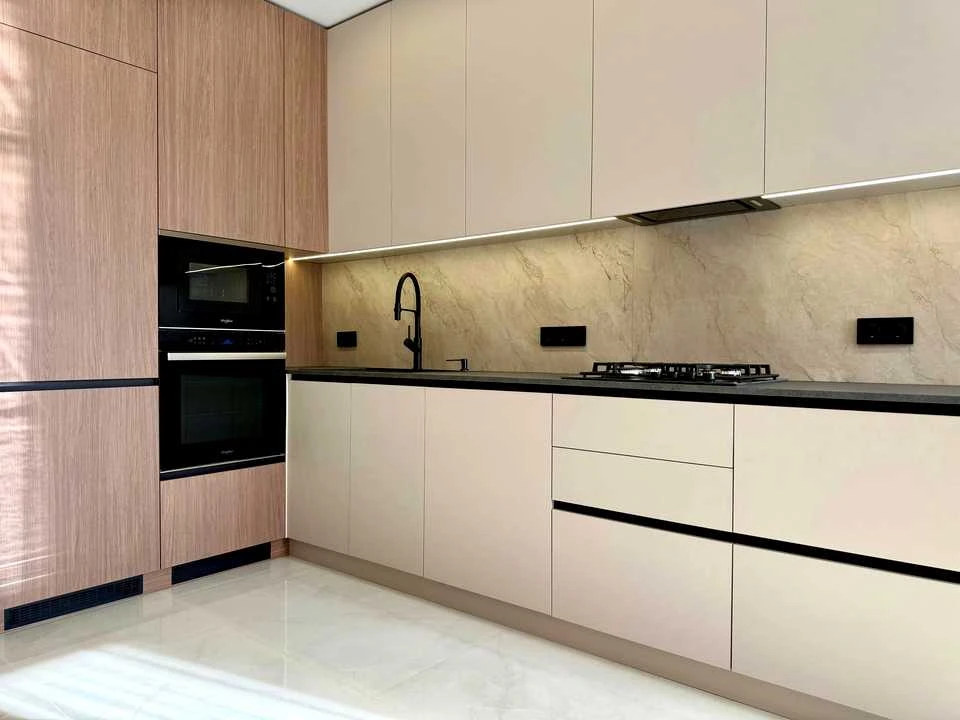 Apartment. Ivano-Frankivsk, Priozerna st.