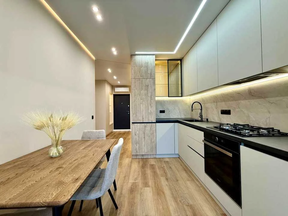 Apartment. Ivano-Frankivsk, Juliana Pelechha st.