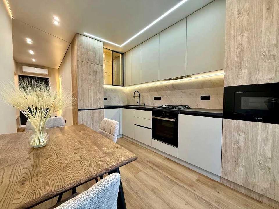 Apartment. Ivano-Frankivsk, Juliana Pelechha st.