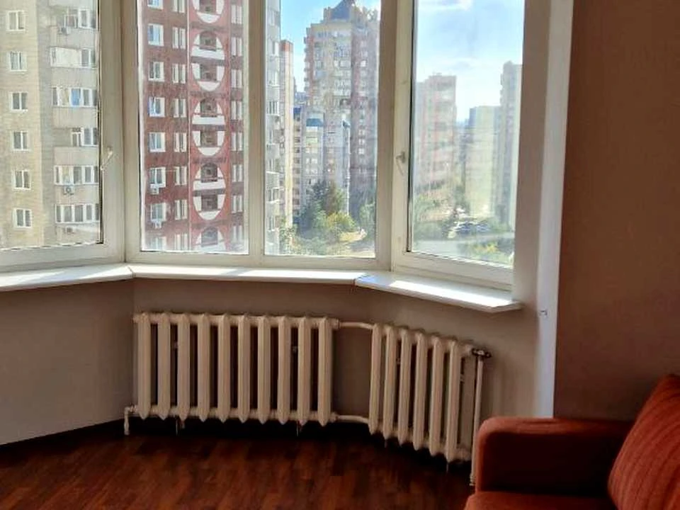 Apartment. Kyiv, Pnzhy, вул.