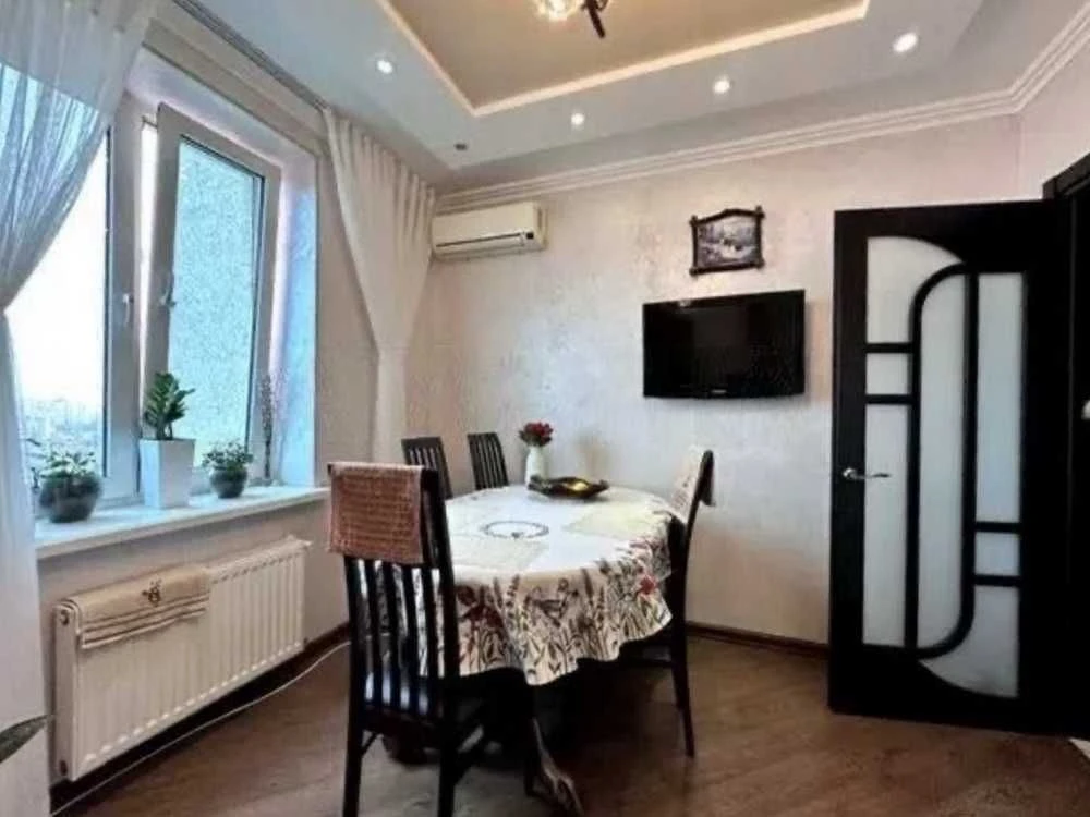 For sale: 3-room apartment on Park Street in a brick house!