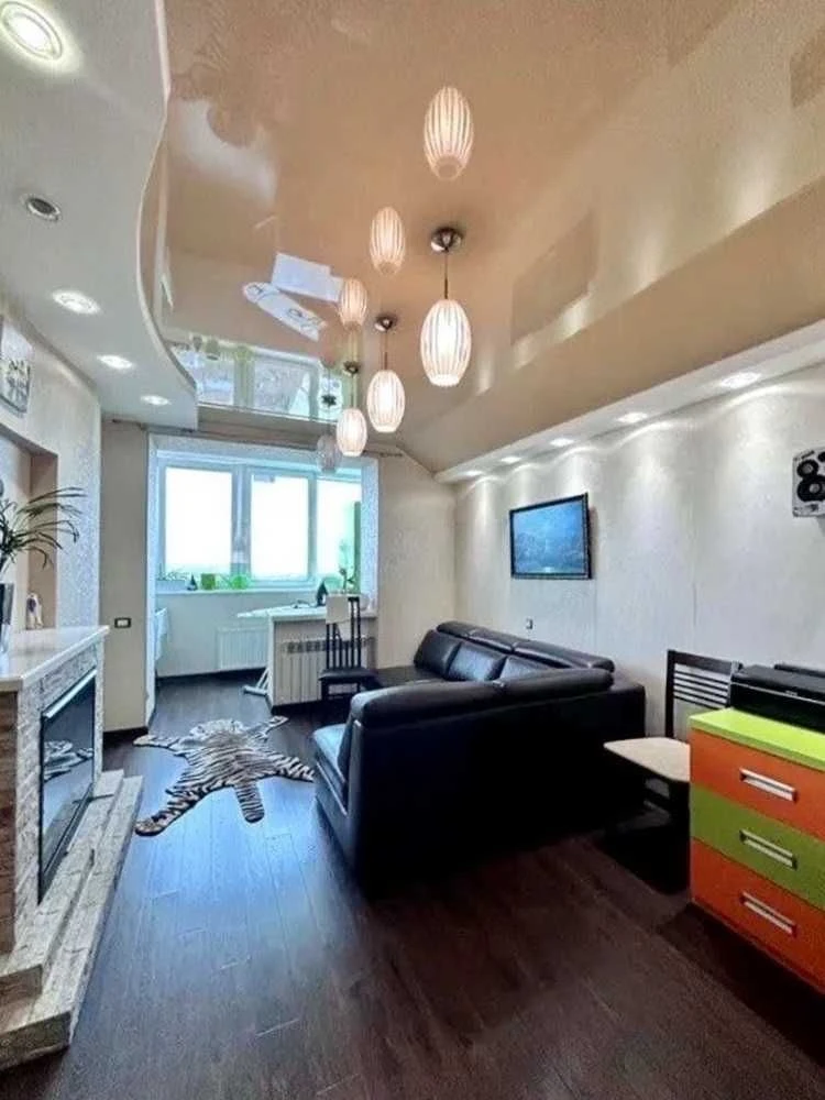 For sale: 3-room apartment on Park Street in a brick house!