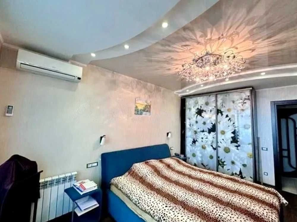 For sale: 3-room apartment on Park Street in a brick house!
