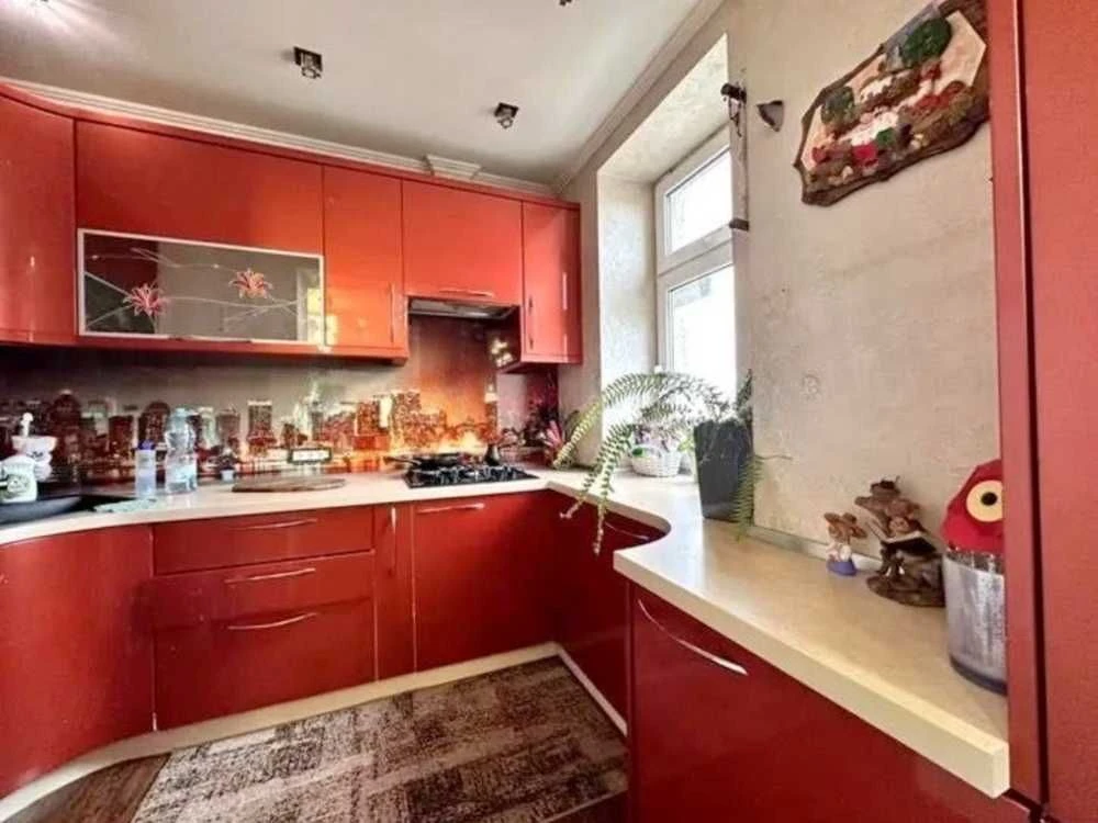 For sale: 3-room apartment on Park Street in a brick house!