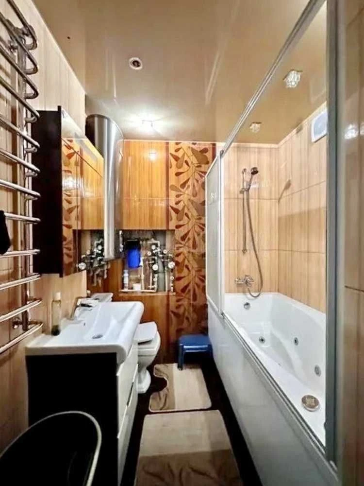 For sale: 3-room apartment on Park Street in a brick house!