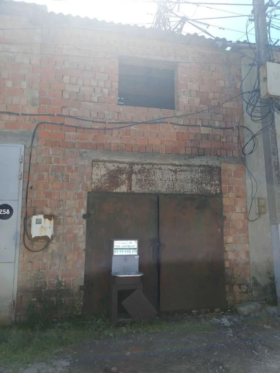 For Sale: Two-Story Garage, Cooperative No. 18, South Ring