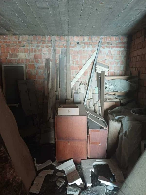 For Sale: Two-Story Garage, Cooperative No. 18, South Ring