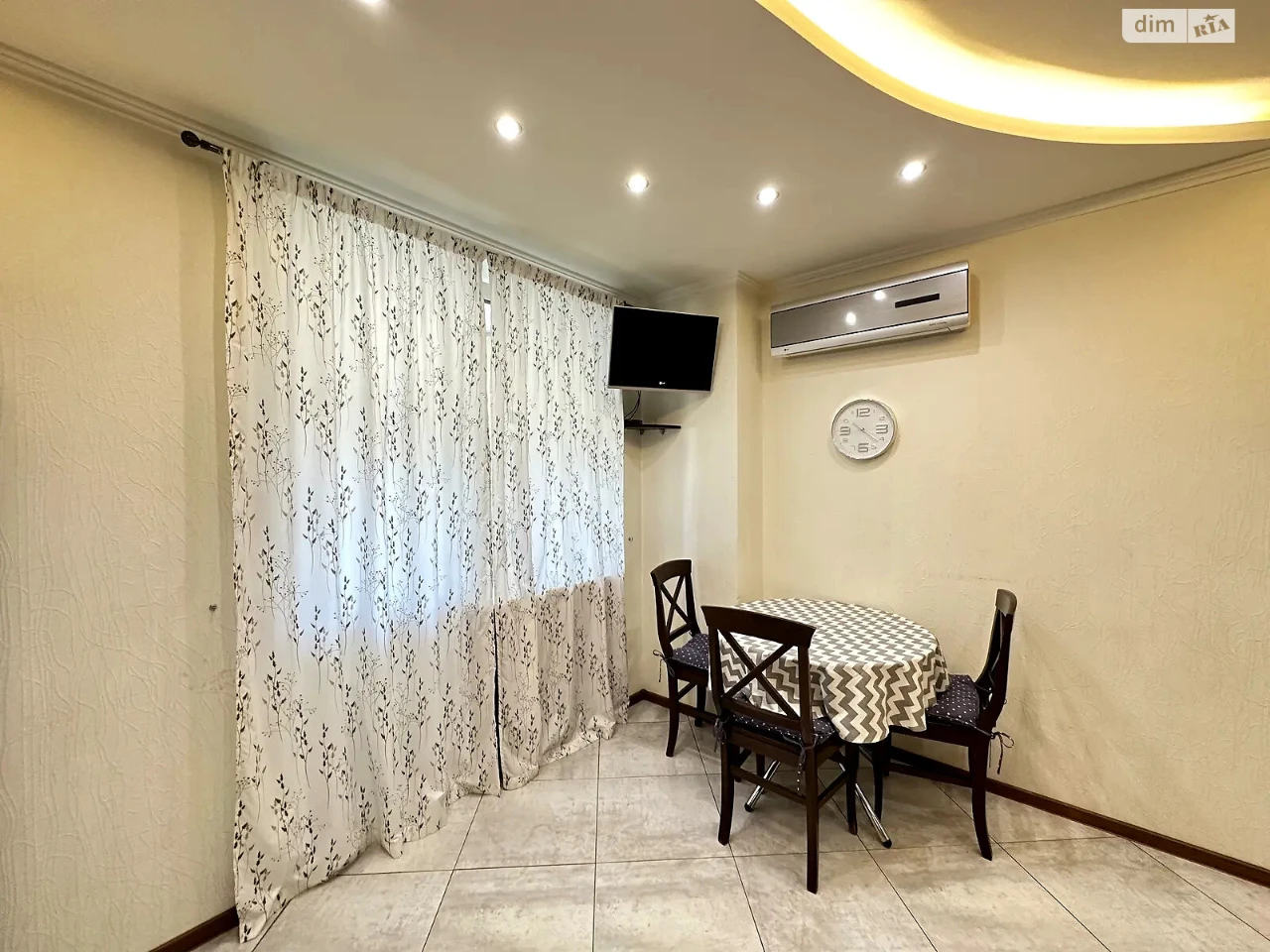 Long-Term Rental Apartment, Pociaky