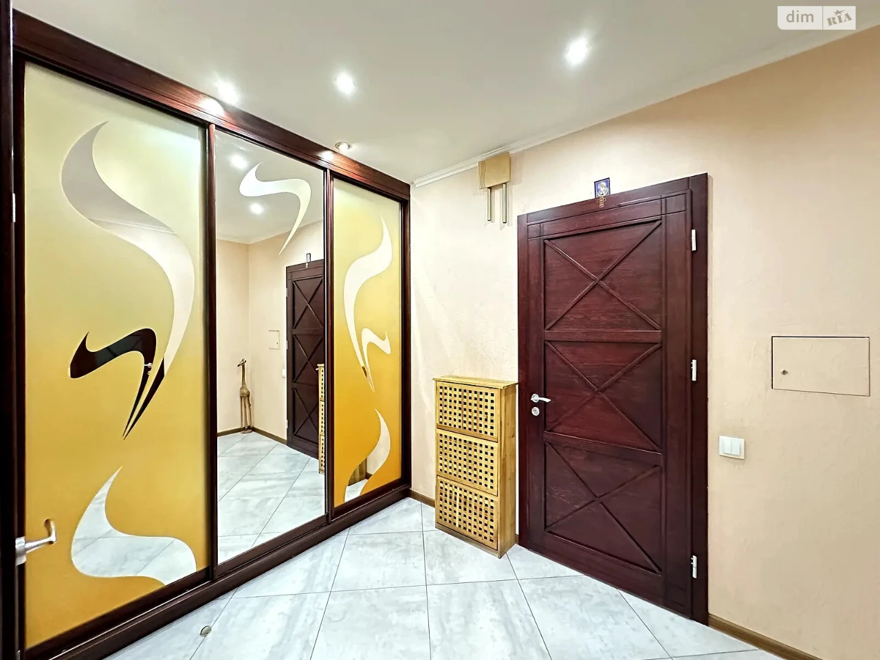 Long-Term Rental Apartment, Pociaky