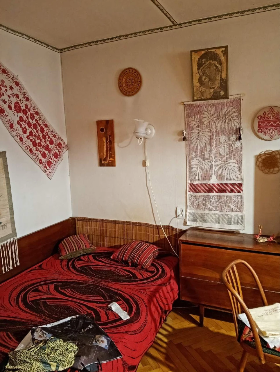 Продається 1-кімнатна квартира в центрі Золотоустівська, 48/5. 40 м². 49000