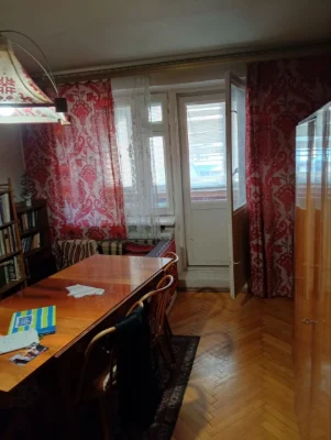 Продається 1-кімнатна квартира в центрі Золотоустівська, 48/5. 40 м². 49000