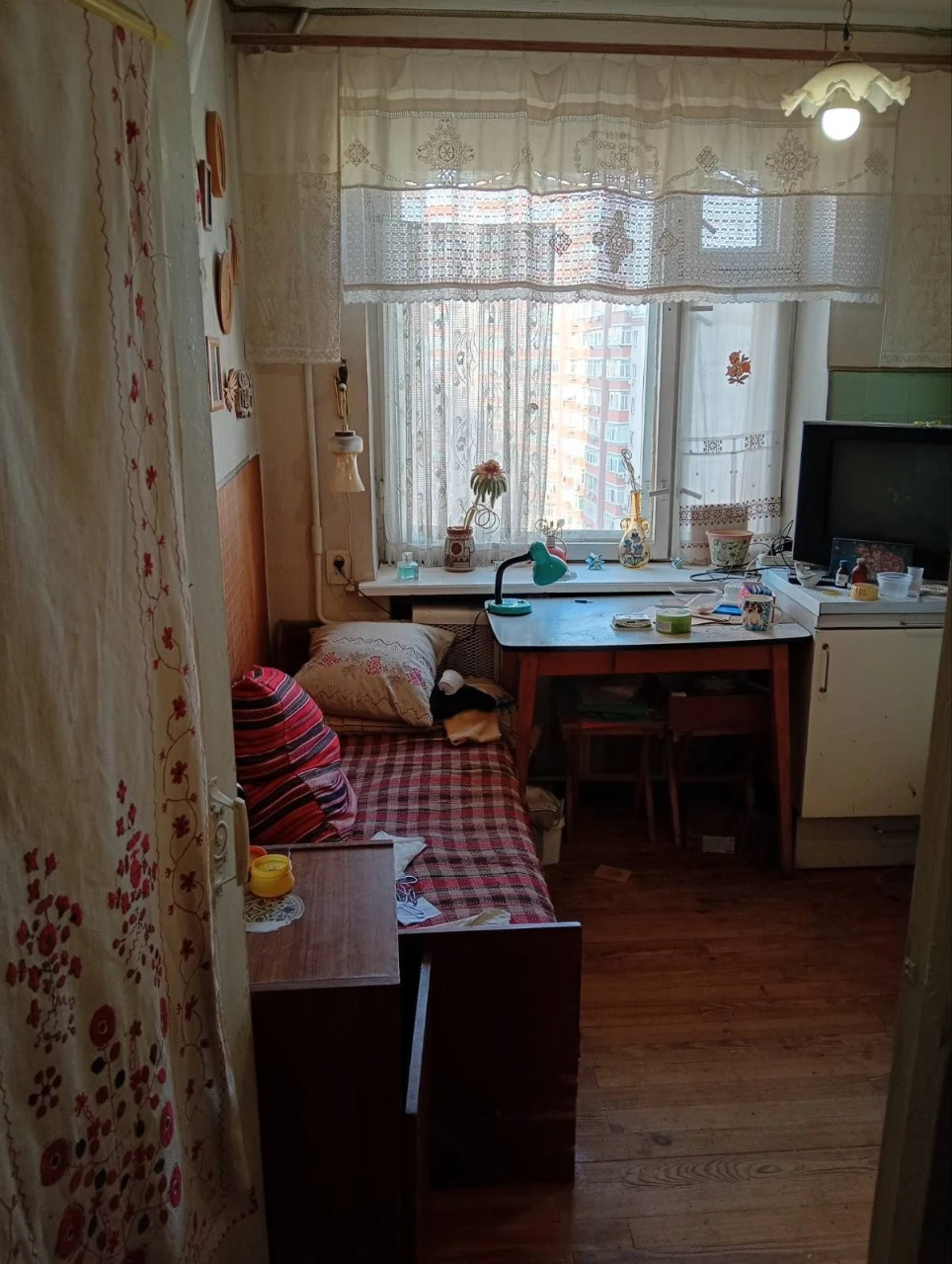 Продається 1-кімнатна квартира в центрі Золотоустівська, 48/5. 40 м². 49000