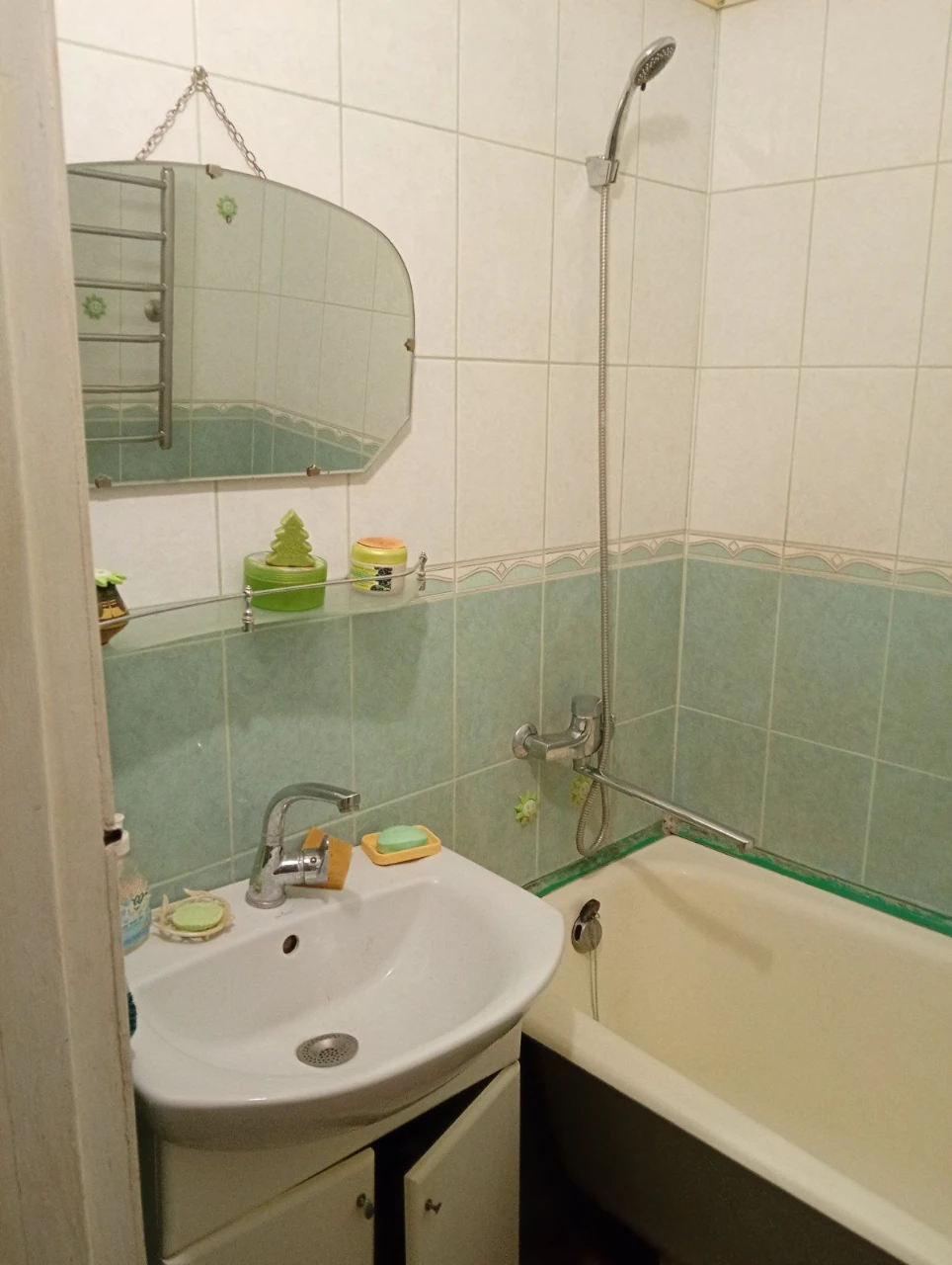 Продається 1-кімнатна квартира в центрі Золотоустівська, 48/5. 40 м². 49000