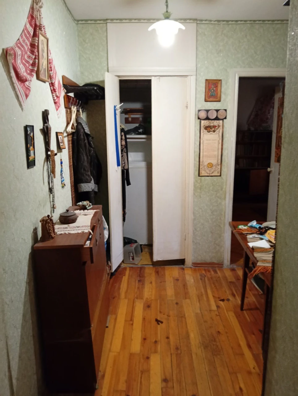 Продається 1-кімнатна квартира в центрі Золотоустівська, 48/5. 40 м². 49000