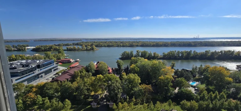 For Sale: Apartment in "Favorit Pobeda" Residence