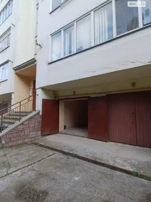 For Sale: Separate Garage, Pasichna