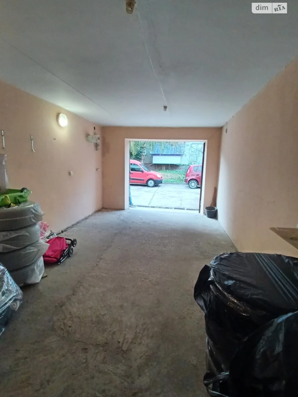 For Sale: Separate Garage, Pasichna