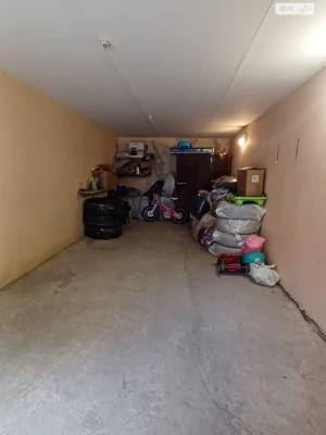 For Sale: Separate Garage, Pasichna