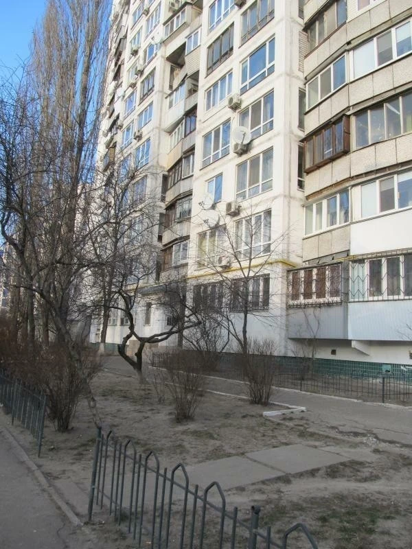 Оренда 1-кімнатної квартири 32 м², Братиславська вул., 12