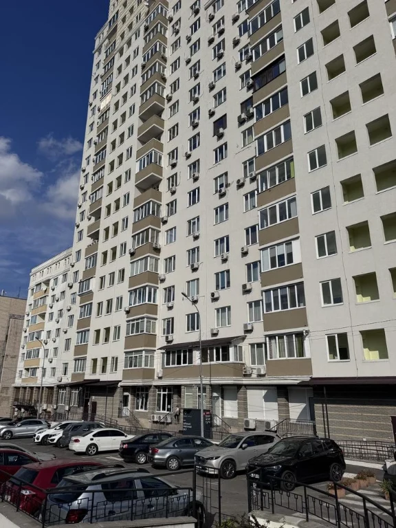 One-Bedroom Apartment on Naukova Street