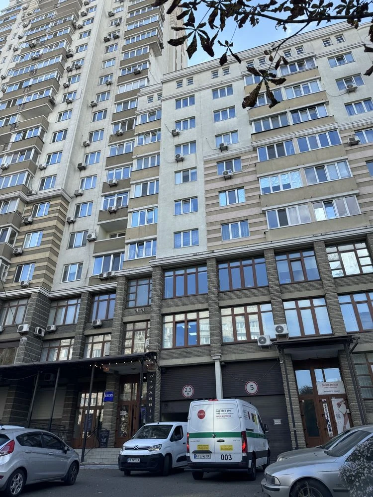 One-Bedroom Apartment on Naukova Street