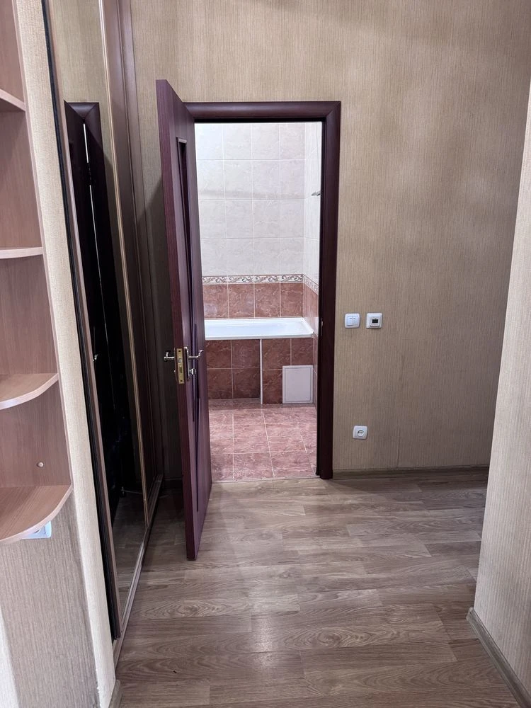 One-Bedroom Apartment on Naukova Street