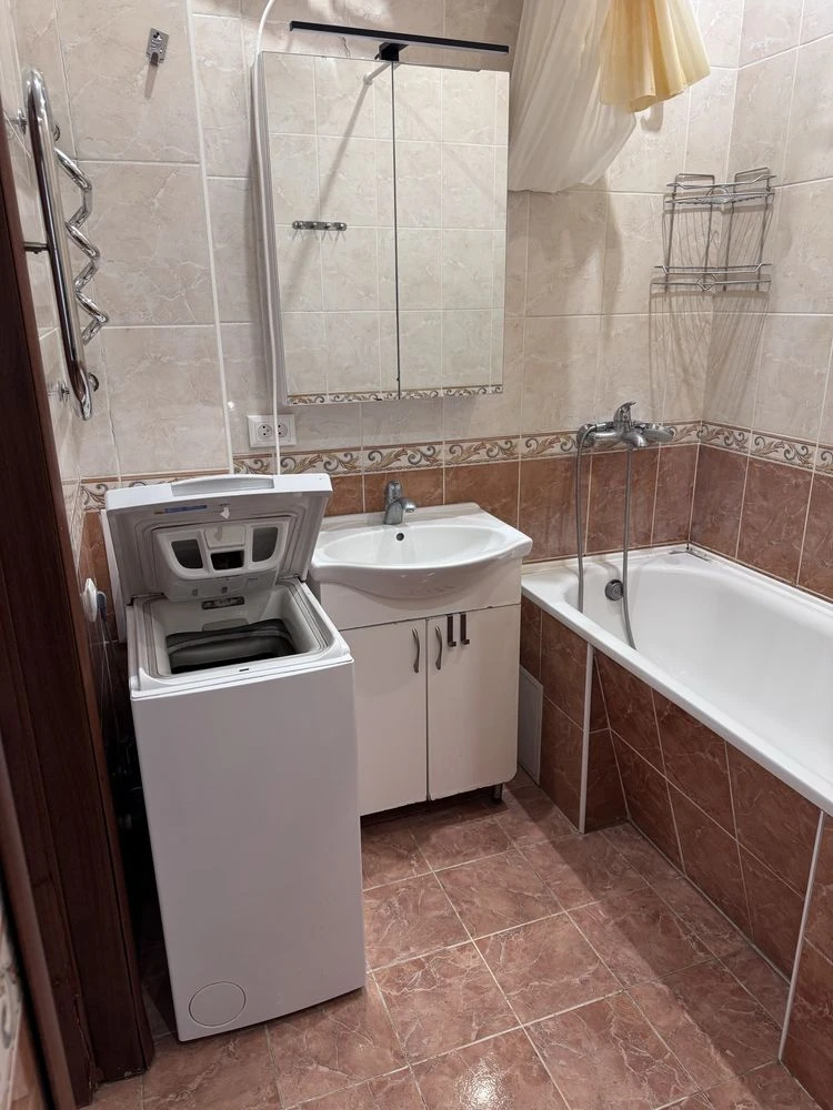 One-Bedroom Apartment on Naukova Street
