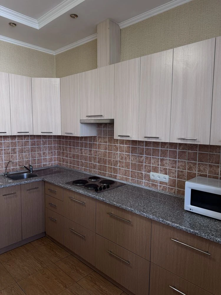 One-Bedroom Apartment on Naukova Street