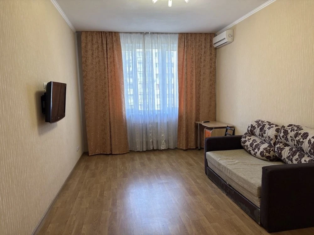 One-Bedroom Apartment on Naukova Street