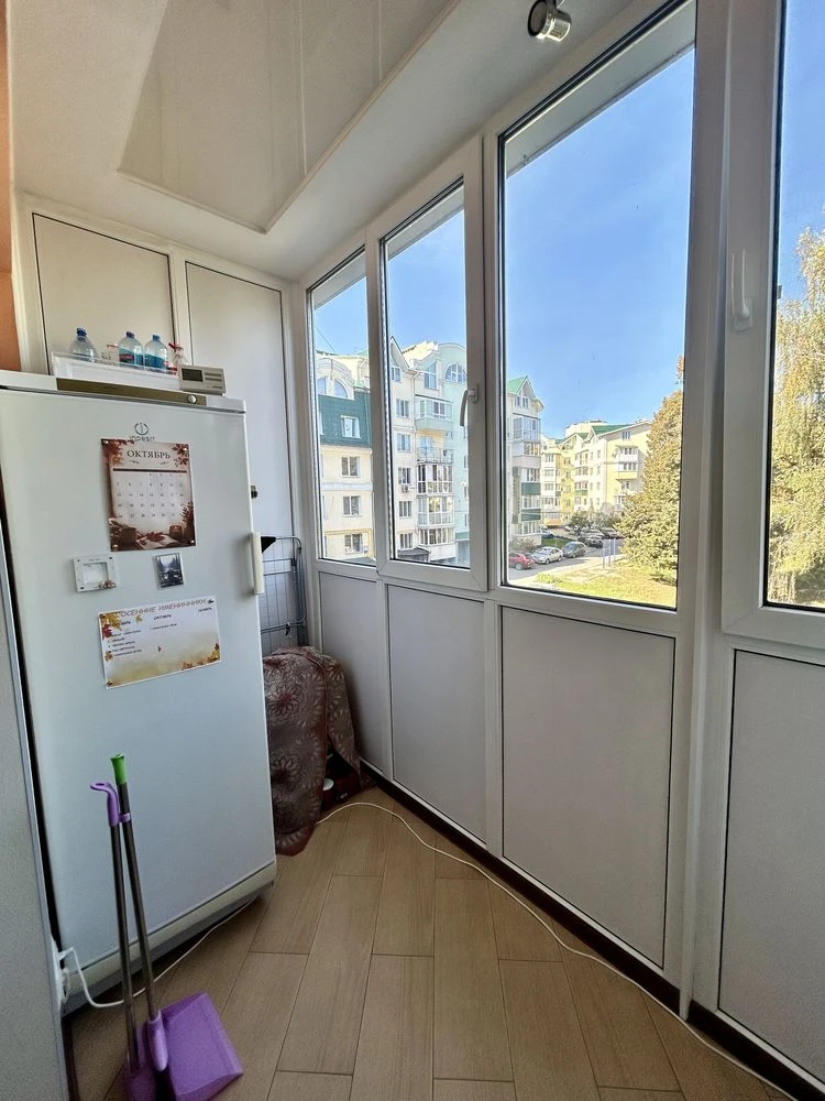 For sale spacious two-bedroom apartment on Dovzhenko Street
