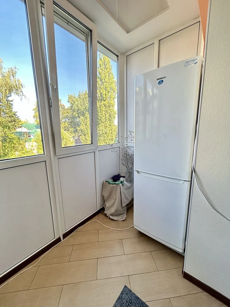 For sale spacious two-bedroom apartment on Dovzhenko Street