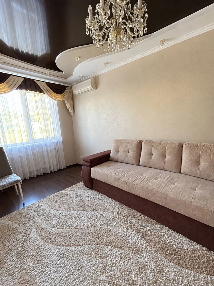 For sale spacious two-bedroom apartment on Dovzhenko Street