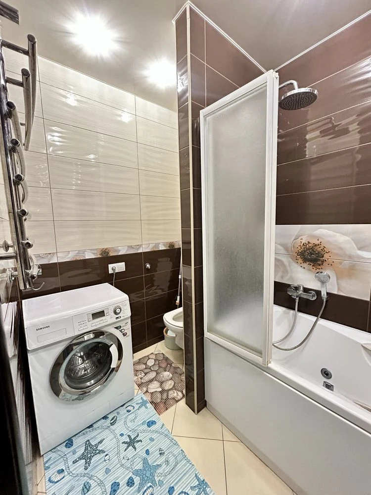 For sale spacious two-bedroom apartment on Dovzhenko Street