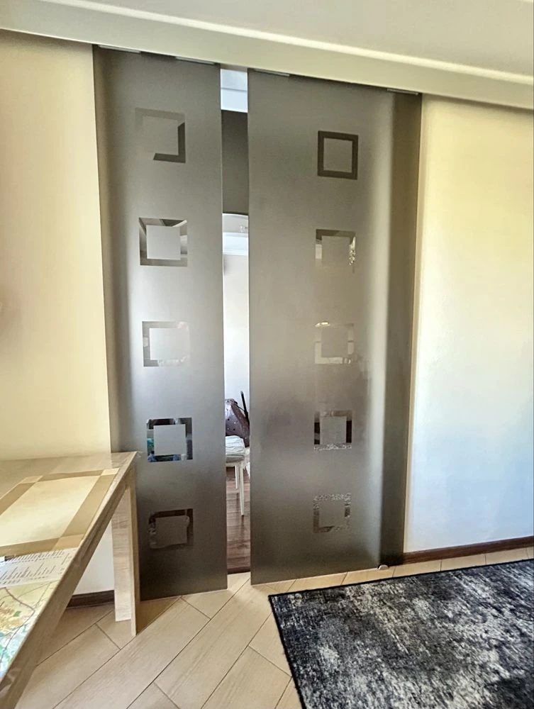 For sale spacious two-bedroom apartment on Dovzhenko Street