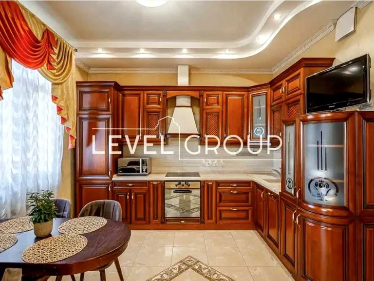 Apartment. Mikolska-Slobidska Street, Kyiv